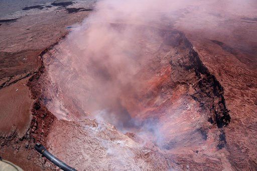 Hawaii volcano sends more lava, sulfur gas into communities