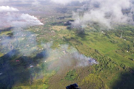 New Hawaii volcano lava fissure spurs more evacuations