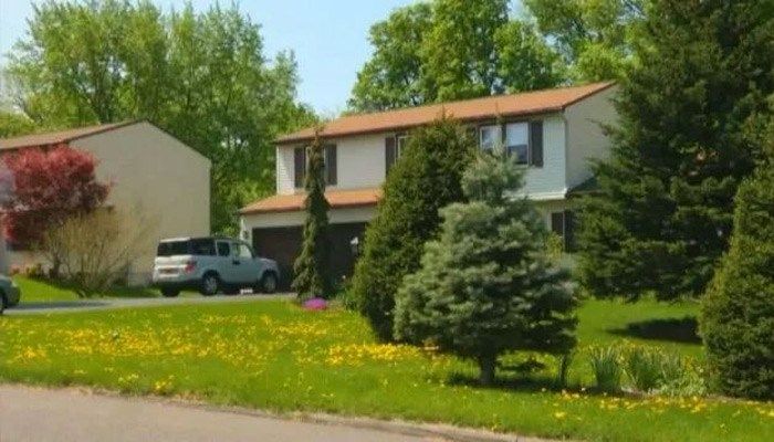 30-year-old leaves parents' home with help from Alex Jones