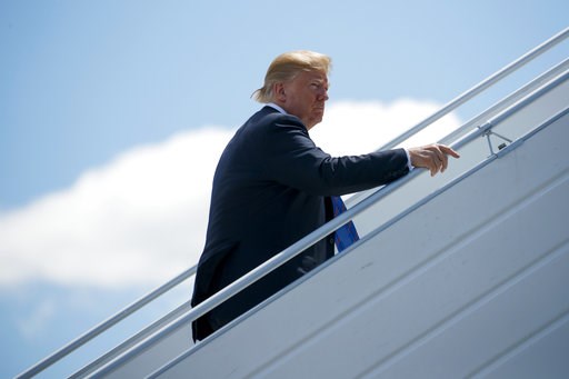Trump takes more swipes at Canada after arrival in Singapore