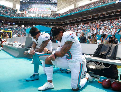 2 players kneel for anthem, Kaepernick tweets to thank them
